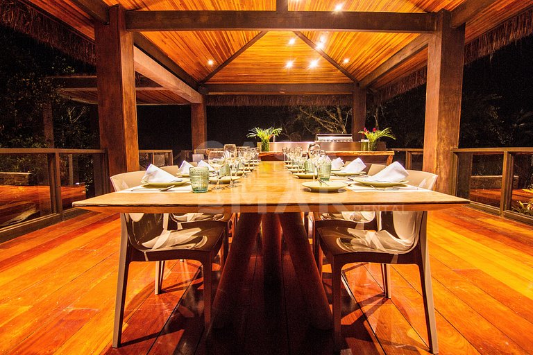Beautiful private island with five spacious suites