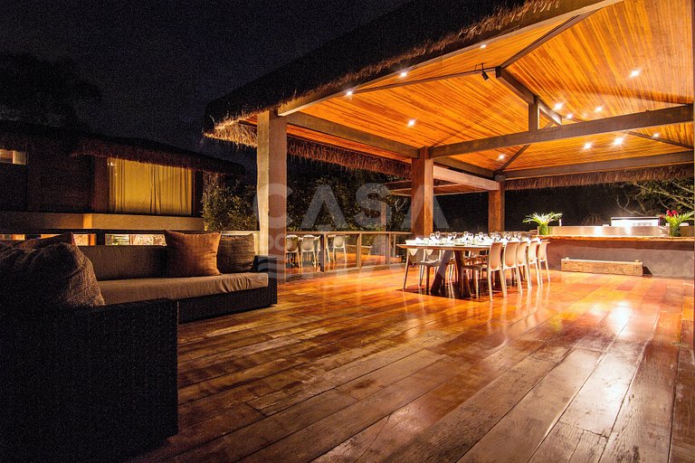 Beautiful private island with five spacious suites