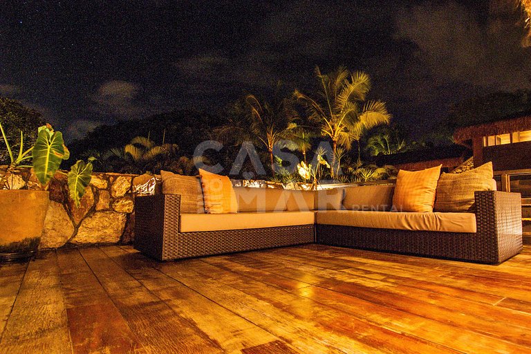 Beautiful private island with five spacious suites