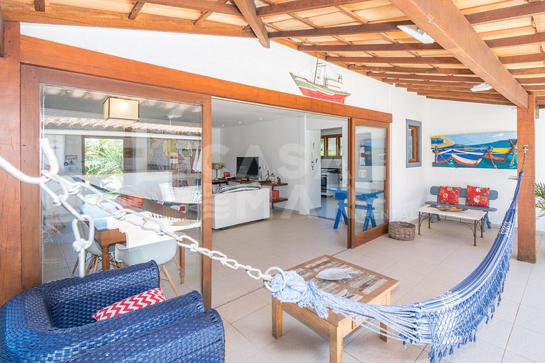 Casa condomínio, três suítes, ar, quadra de tênis