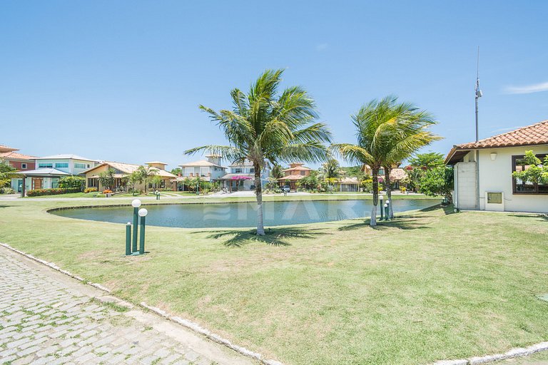 Casa condomínio, três suítes, ar, quadra de tênis