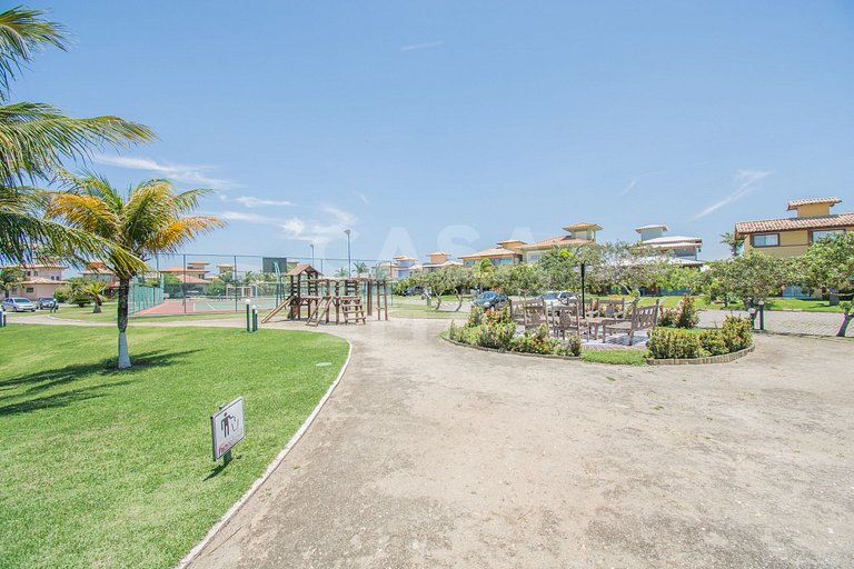 Casa condomínio, três suítes, ar, quadra de tênis