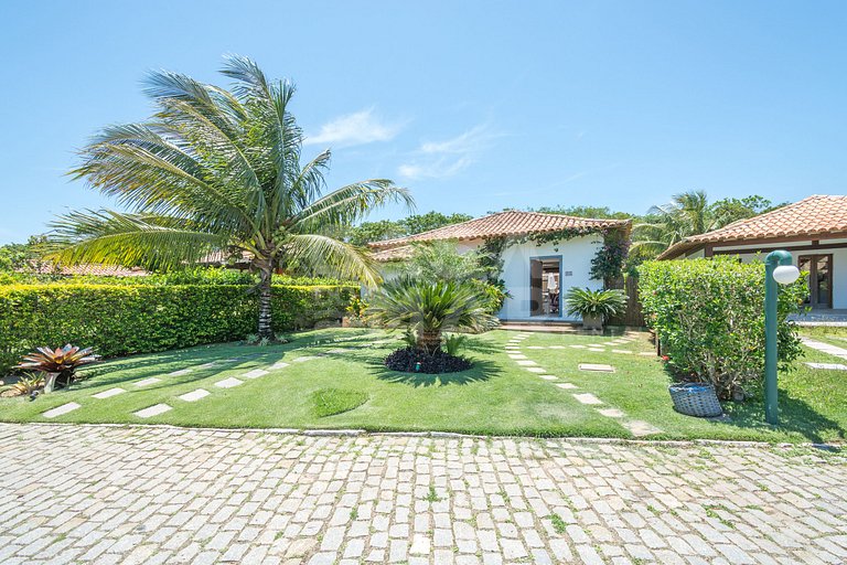 Casa condomínio, três suítes, ar, quadra de tênis