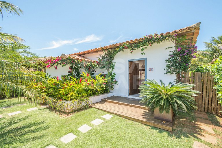 Casa condomínio, três suítes, ar, quadra de tênis