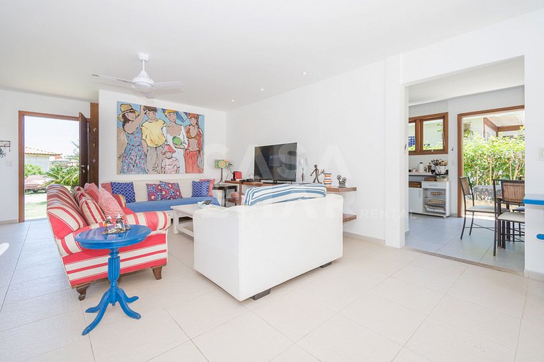 Beautiful house with three suites, in a condominium with com