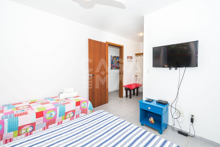 Casa condomínio, três suítes, ar, quadra de tênis