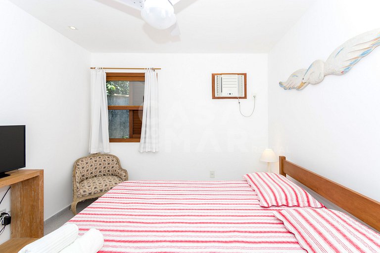 Beautiful house with three suites, in a condominium with com