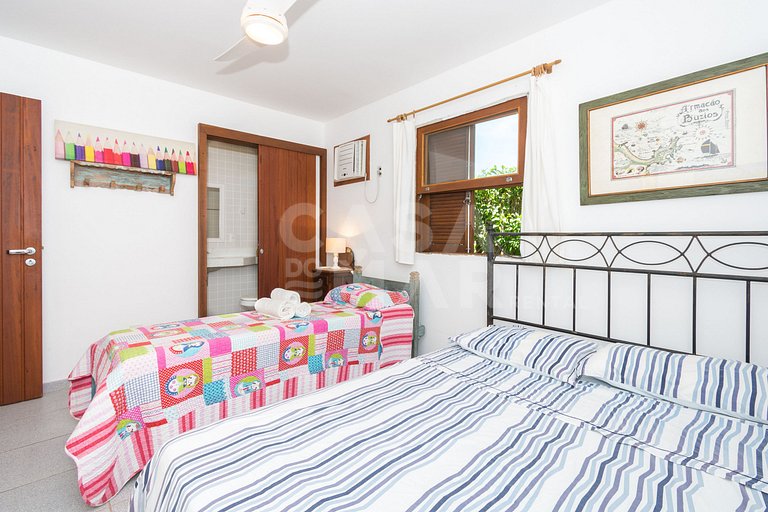 Casa condomínio, três suítes, ar, quadra de tênis