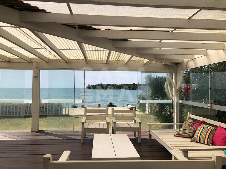 Spectacular Villa with Five Suites, on Areia da Praia Rasa