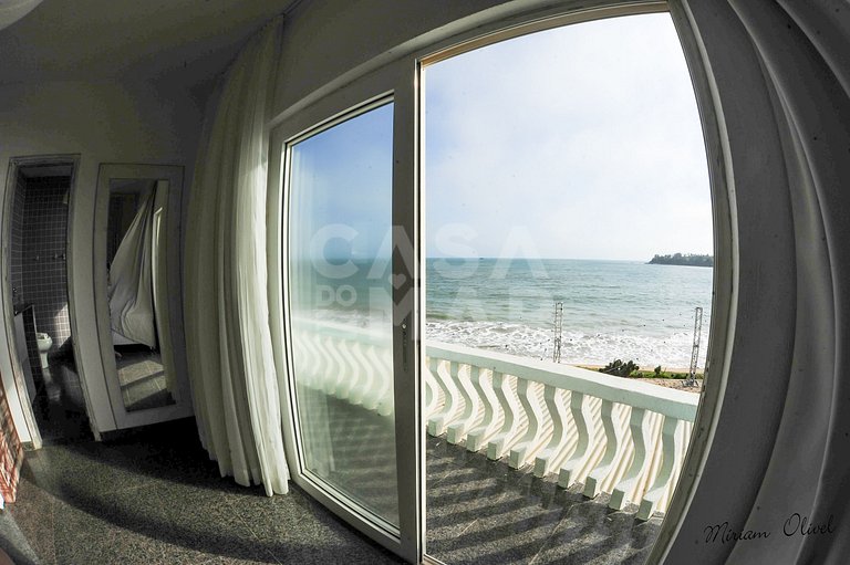 Spectacular Villa with Five Suites, on Areia da Praia Rasa