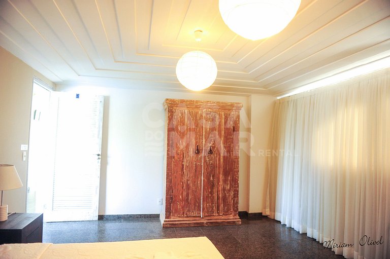 Spectacular Villa with Five Suites, on Areia da Praia Rasa