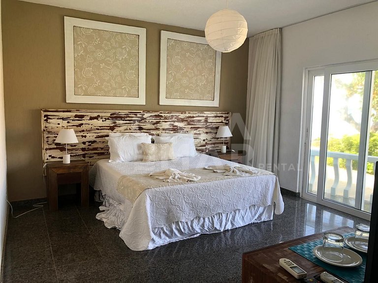 Spectacular Villa with Five Suites, on Areia da Praia Rasa