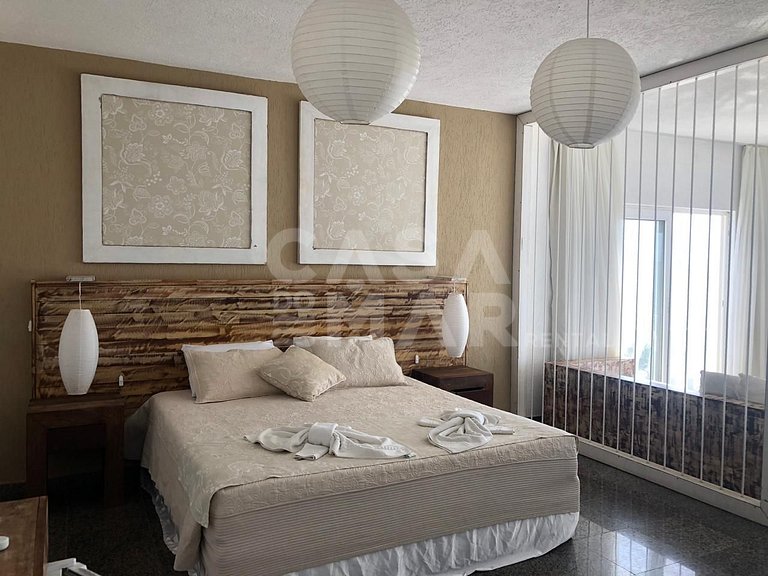 Spectacular Villa with Five Suites, on Areia da Praia Rasa
