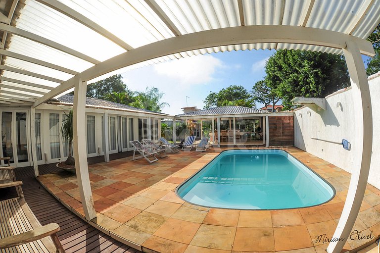 Beautiful house with five suites, just steps from Praia Rasa