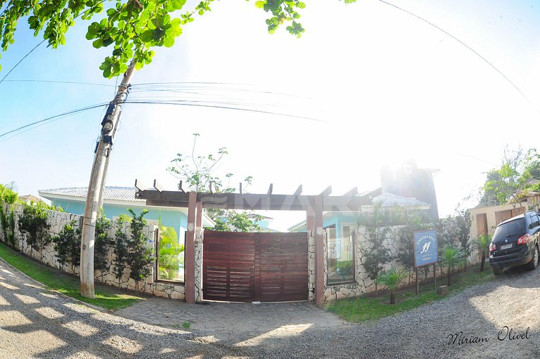 Beautiful house with five suites, just steps from Praia Rasa