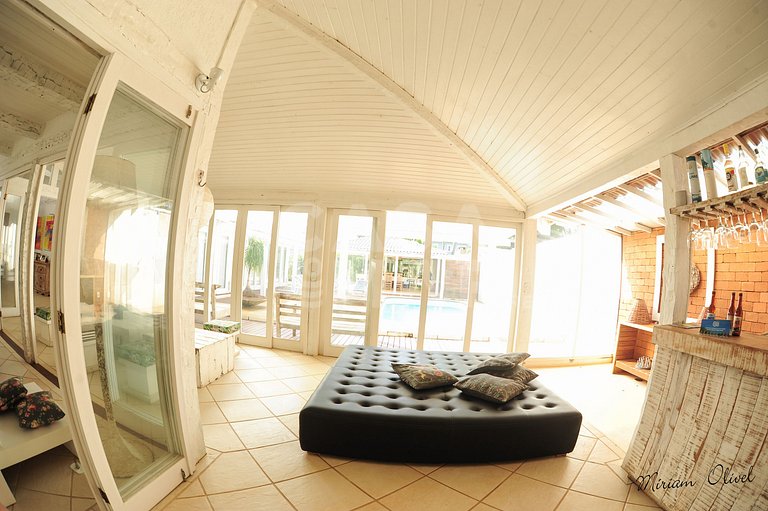 Beautiful house with five suites, just steps from Praia Rasa