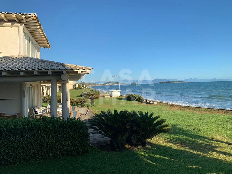 Casa para locação com cinco suítes, pé na areia, família