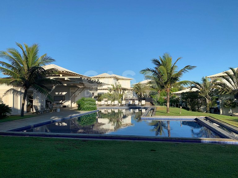 Casa para locação com cinco suítes, pé na areia, família