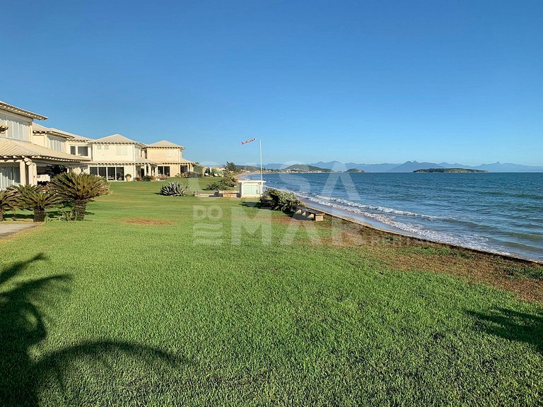 Casa para locação com cinco suítes, pé na areia, família
