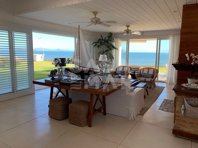 Casa para locação com cinco suítes, pé na areia, família