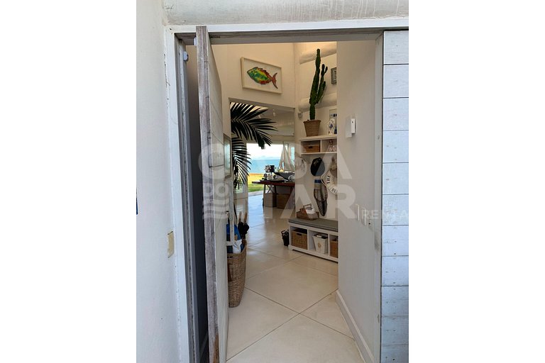 Casa para locação com cinco suítes, pé na areia, família