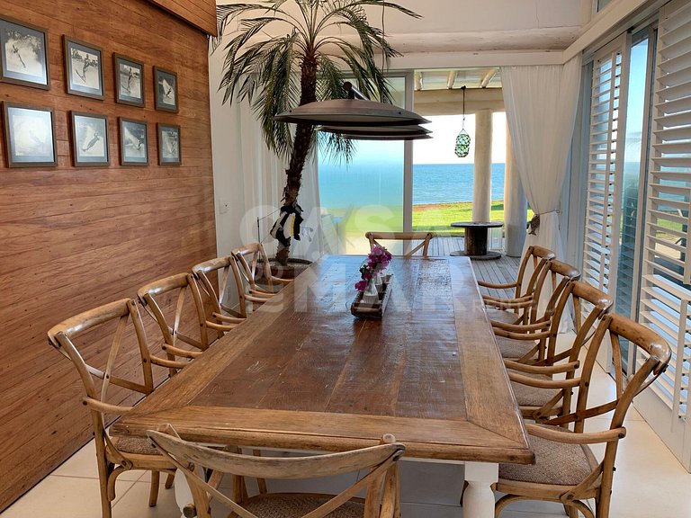 Casa para locação com cinco suítes, pé na areia, família