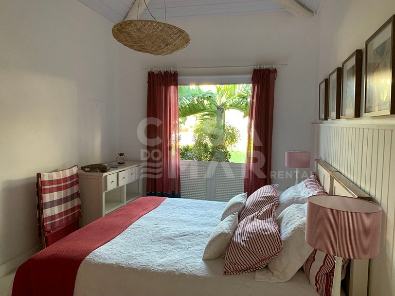 Casa para locação com cinco suítes, pé na areia, família