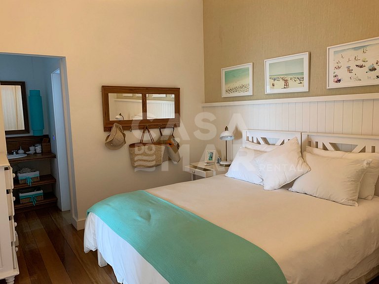 Beautiful Villa with Five Suites in an Ocean Front Condo