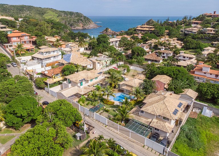 Casa em Geribá, Ferradurinha, quatro suítes, ar condicionado