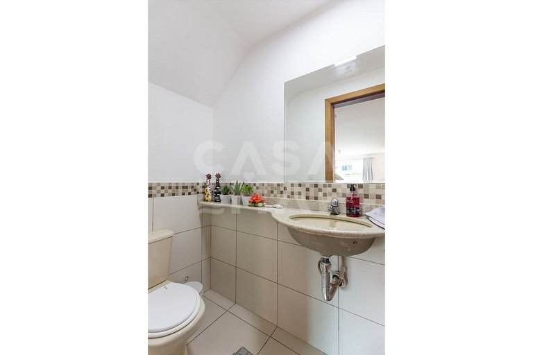 Beautiful house with four suites, in a condominium between G