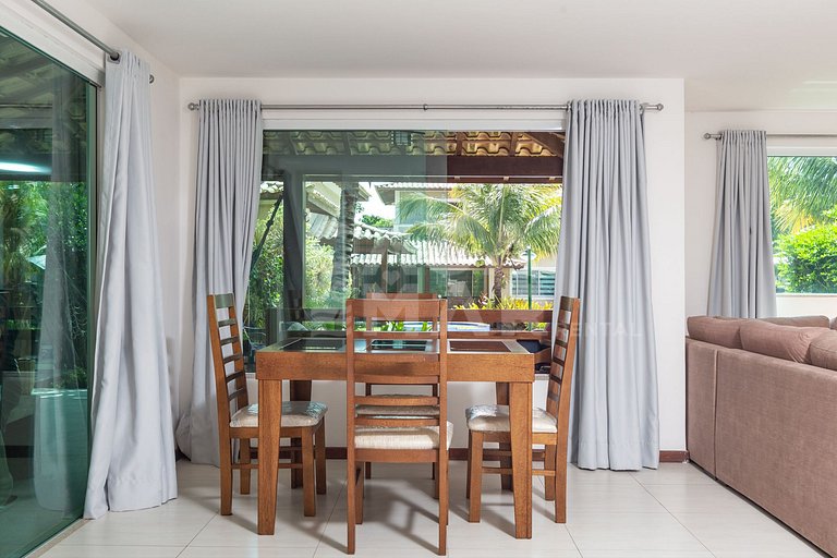 Beautiful house with four suites, in a condominium between G