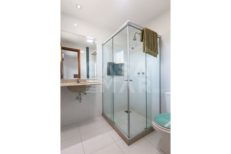 Beautiful house with four suites, in a condominium between G