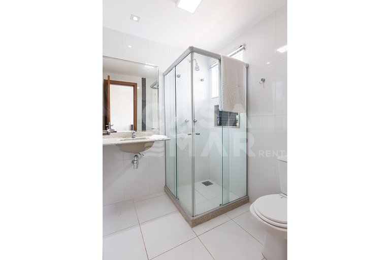 Beautiful house with four suites, in a condominium between G
