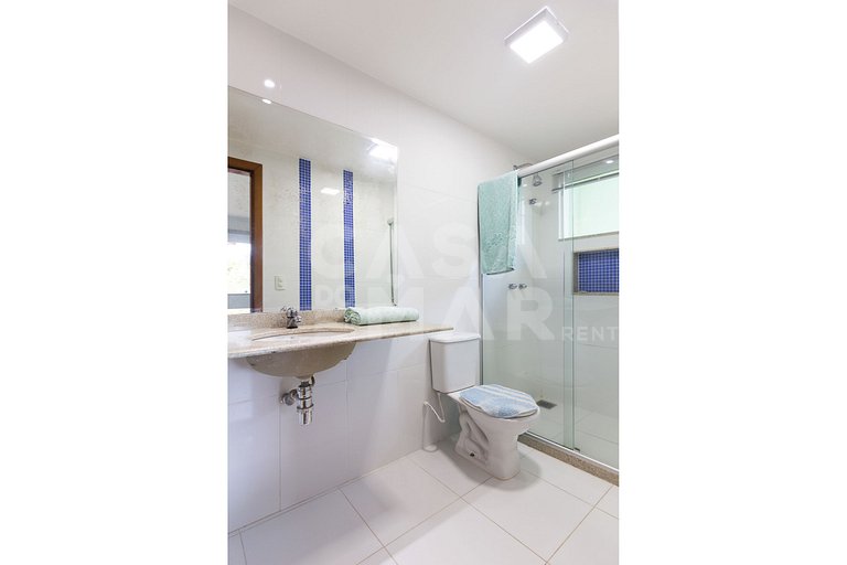 Beautiful house with four suites, in a condominium between G