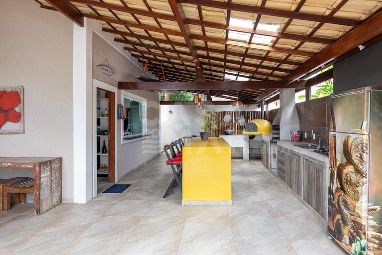Beautiful house with four suites, in a condominium between G