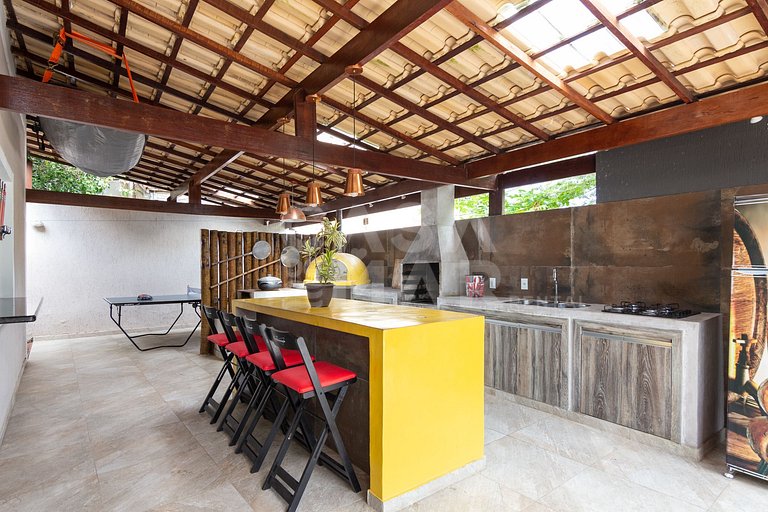 Beautiful house with four suites, in a condominium between G
