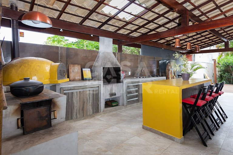 Beautiful house with four suites, in a condominium between G