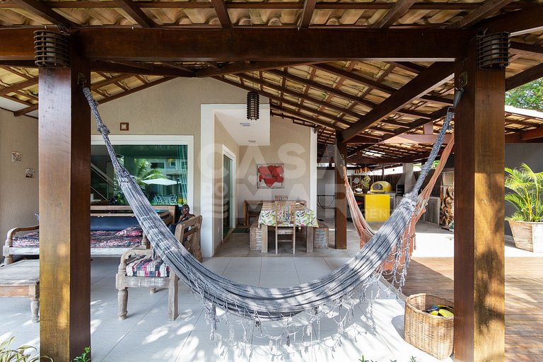 Beautiful house with four suites, in a condominium between G