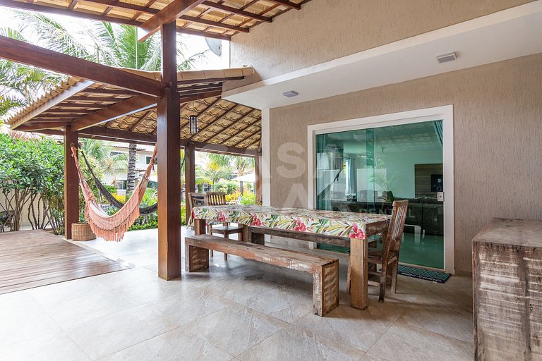 Beautiful house with four suites, in a condominium between G