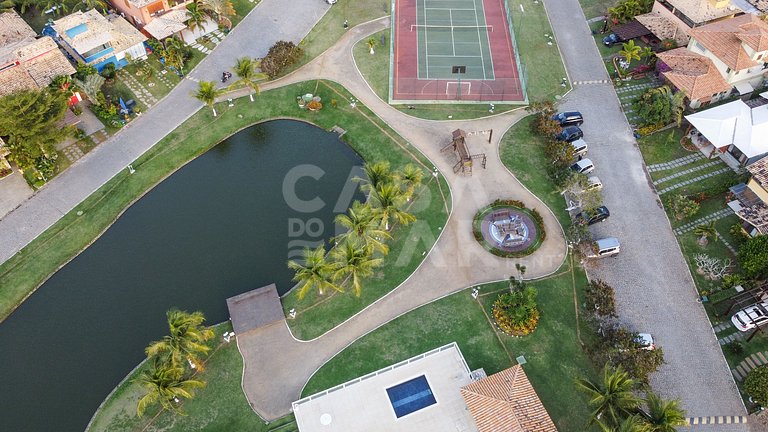 Beautiful house with four suites in a very complete condomin