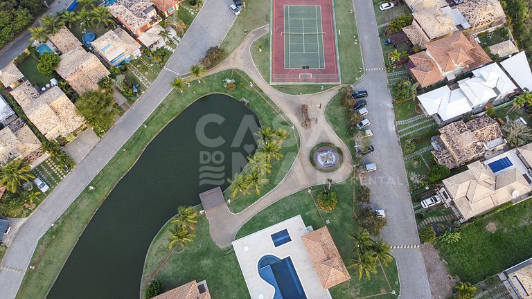Beautiful house with four suites in a very complete condomin