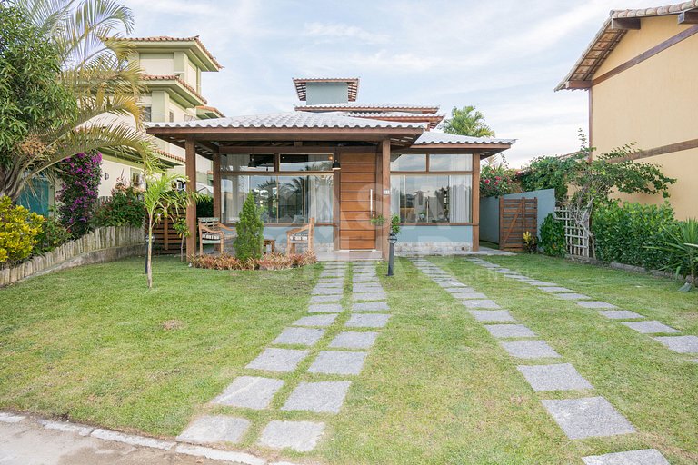 Beautiful house with four suites in a very complete condomin