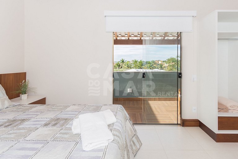 Beautiful house with four suites in a very complete condomin