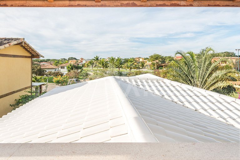 Beautiful house with four suites in a very complete condomin
