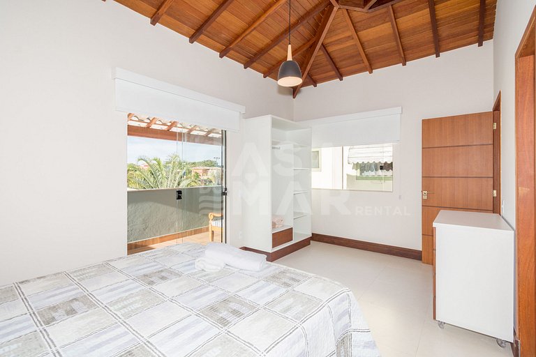 Beautiful house with four suites in a very complete condomin