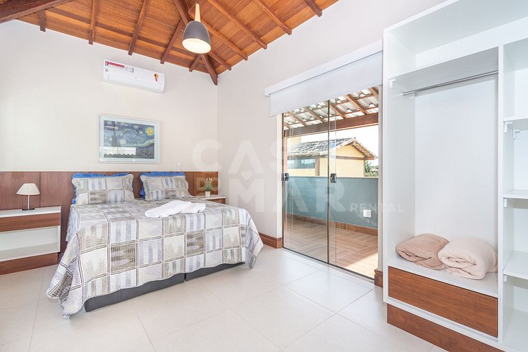 Beautiful house with four suites in a very complete condomin