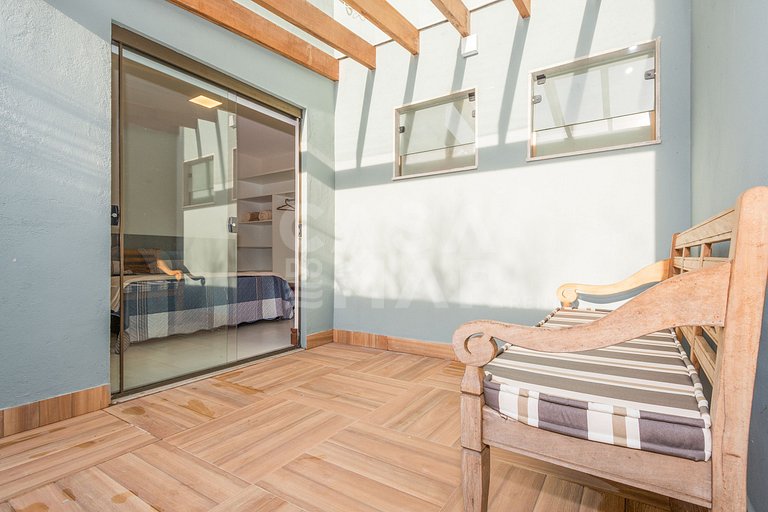 Beautiful house with four suites in a very complete condomin