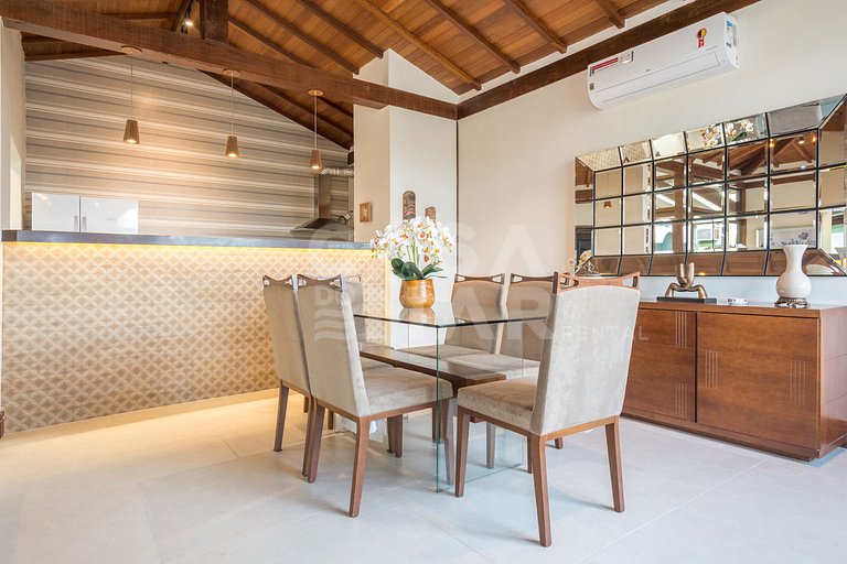 Beautiful house with four suites in a very complete condomin