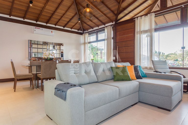 Beautiful house with four suites in a very complete condomin