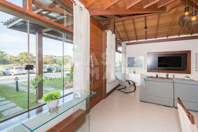 Beautiful house with four suites in a very complete condomin